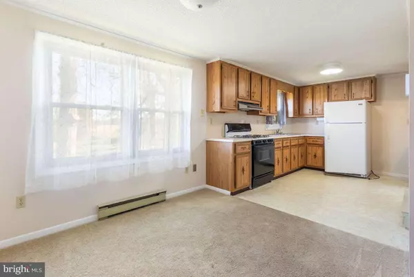 New Oxford, PA 17350,31 E LOCUST LN