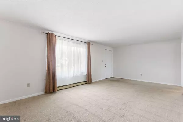 New Oxford, PA 17350,31 E LOCUST LN