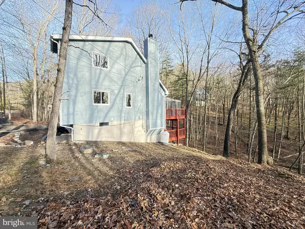 Bushkill, PA 18324,235 STAFFORD DR