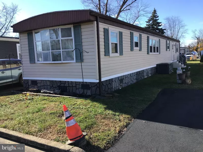 5510 GOLDEN DR, Morrisville, PA 19067