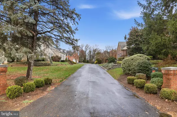 Mclean, VA 22102,7806 BIRNAM WOOD DR