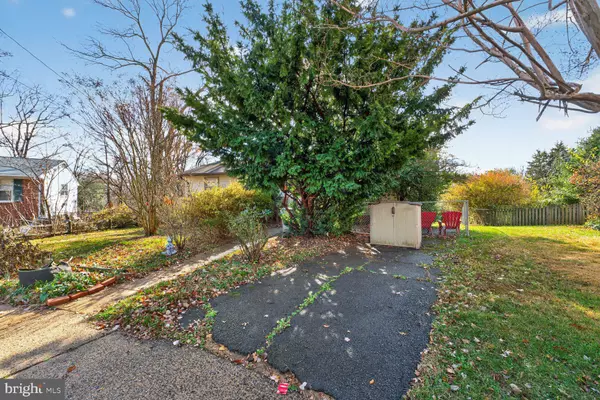 Vienna, VA 22180,410 DOVE CIR SW