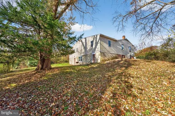 Vienna, VA 22180,410 DOVE CIR SW