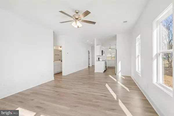 Fredericksburg, VA 22405,277 WHITE OAK RD