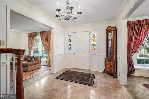 Potomac, MD 20854,2 CANDLELIGHT CT