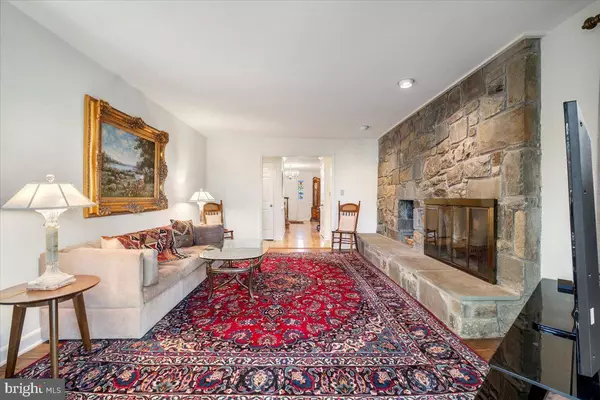 Potomac, MD 20854,2 CANDLELIGHT CT