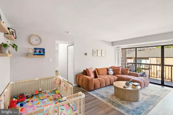 Fairfax, VA 22031,9728 KINGSBRIDGE DR #302