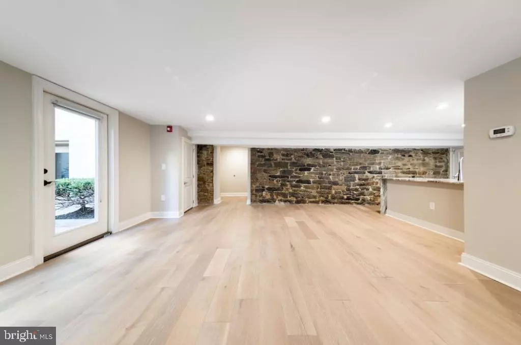 Philadelphia, PA 19106,33 LETITIA ST #308