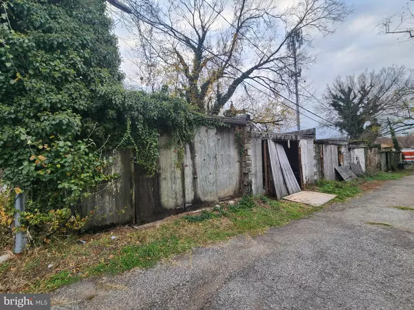 GARAGES BEHIND 3604 HOWARD PARK AVE, Baltimore, MD 21207