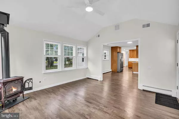 Toms River, NJ 08753,104 ANTHONY AVE