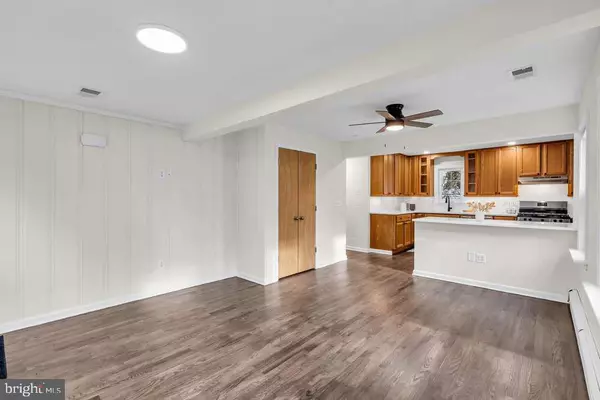 Toms River, NJ 08753,104 ANTHONY AVE