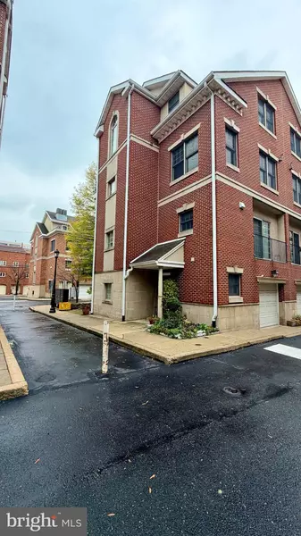 866 INDEPENDENCE CT, Philadelphia, PA 19147