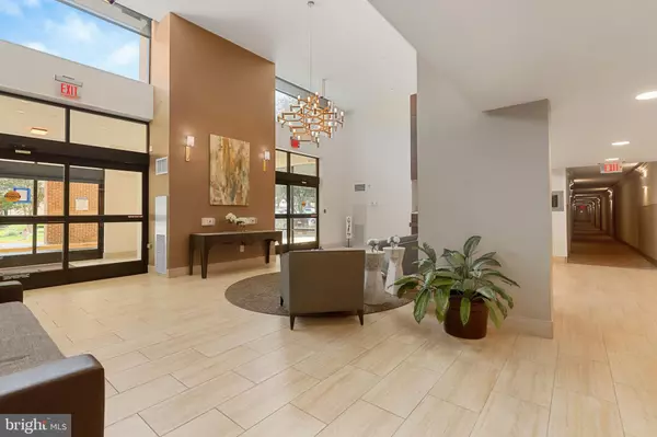 Falls Church, VA 22043,2300 PIMMIT DR #807