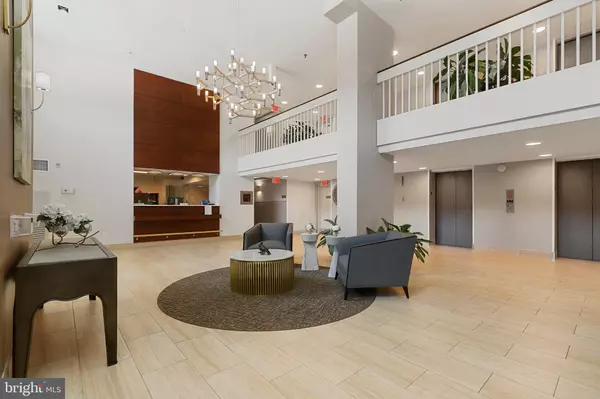 Falls Church, VA 22043,2300 PIMMIT DR #807