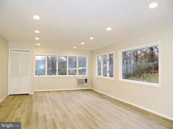 Bowie, MD 20715,12206 MAYCHECK LN