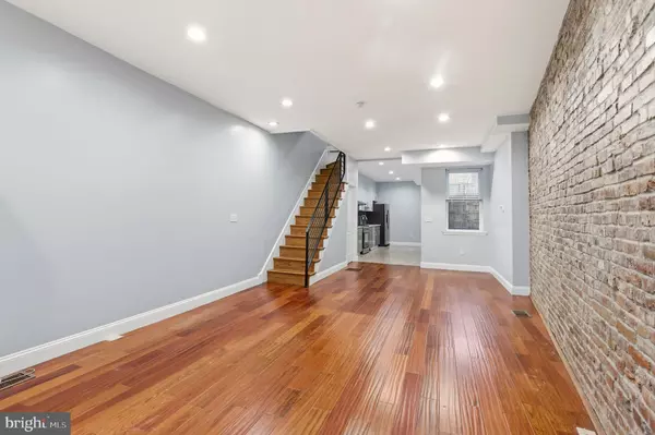 Philadelphia, PA 19123,909 N 4TH ST