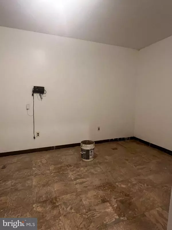 Philadelphia, PA 19122,2148 N FRONT ST N #COMMERCIAL