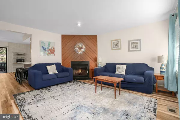 Chincoteague Island, VA 23336,4411 EASTWINDS