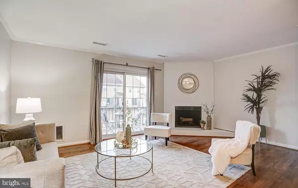 Arlington, VA 22204,927 S ROLFE ST #2