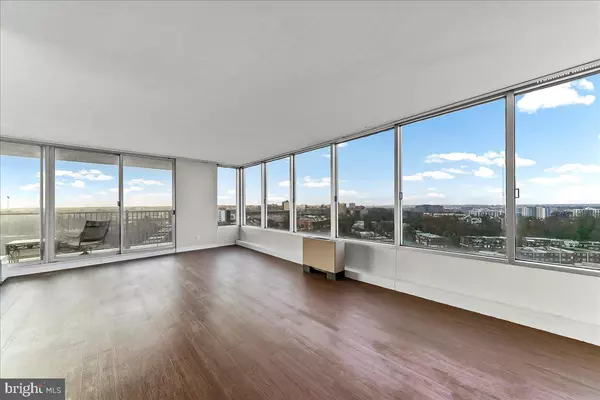 Philadelphia, PA 19131,3900-00 FORD RD #17P