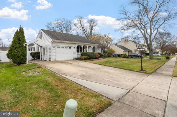 Delran, NJ 08075,228 AQUA LN