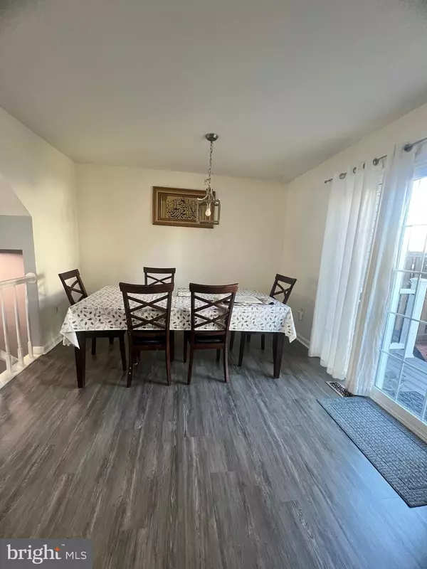 Leesburg, VA 20176,832 SMARTTS LN NE