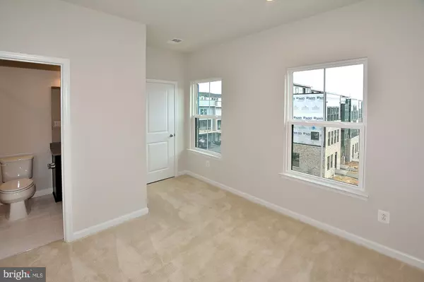 Ashburn, VA 20148,43398 APPLE ORCHARD SQ