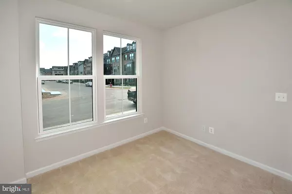 Ashburn, VA 20148,43398 APPLE ORCHARD SQ