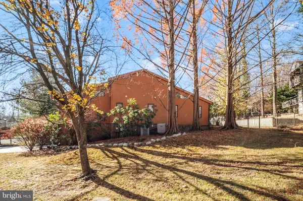 Philadelphia, PA 19115,16 S KINGS OAK LN