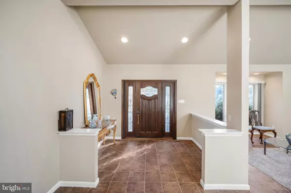 Philadelphia, PA 19115,16 S KINGS OAK LN