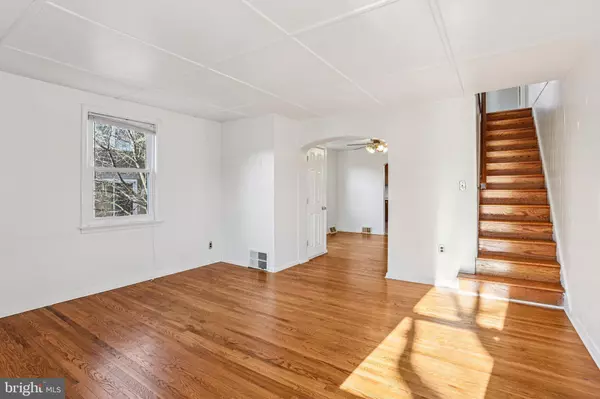 Philadelphia, PA 19128,520 OVERLOOK RD