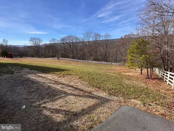 22 SILVERHILL LN, Berkeley Springs, WV 25411