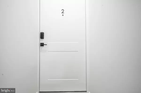 Philadelphia, PA 19123,952 N MARSHALL ST #2