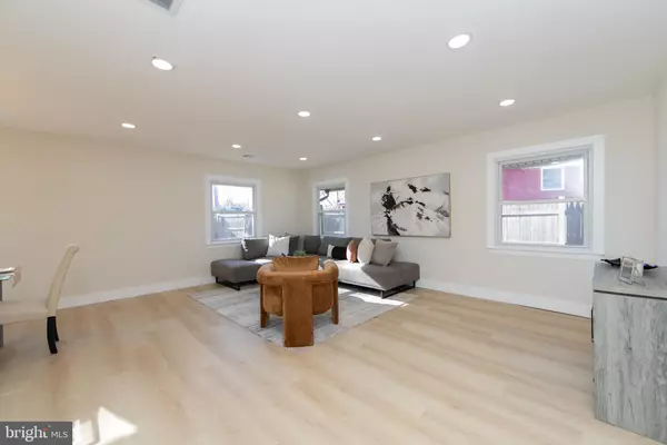 Willingboro, NJ 08046,8 BALLAD LN