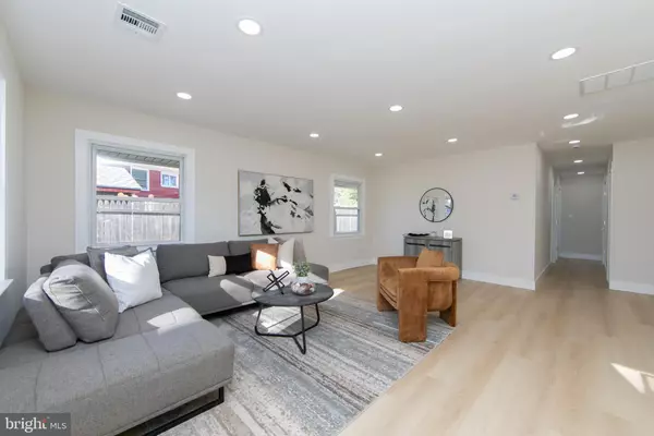 Willingboro, NJ 08046,8 BALLAD LN