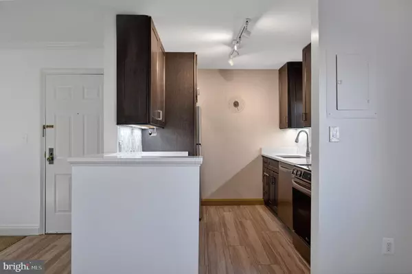 Alexandria, VA 22314,1630 W ABINGDON DR #202