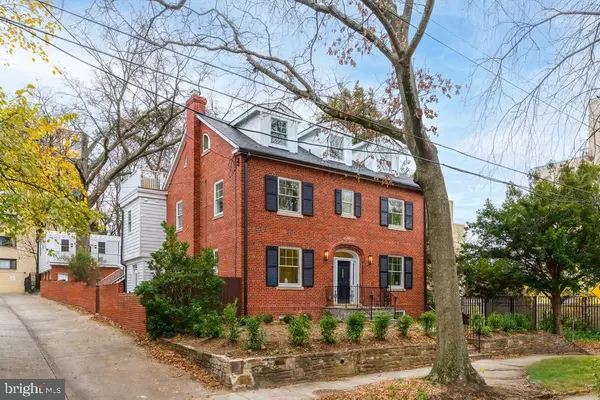 2717 38TH ST NW, Washington, DC 20007