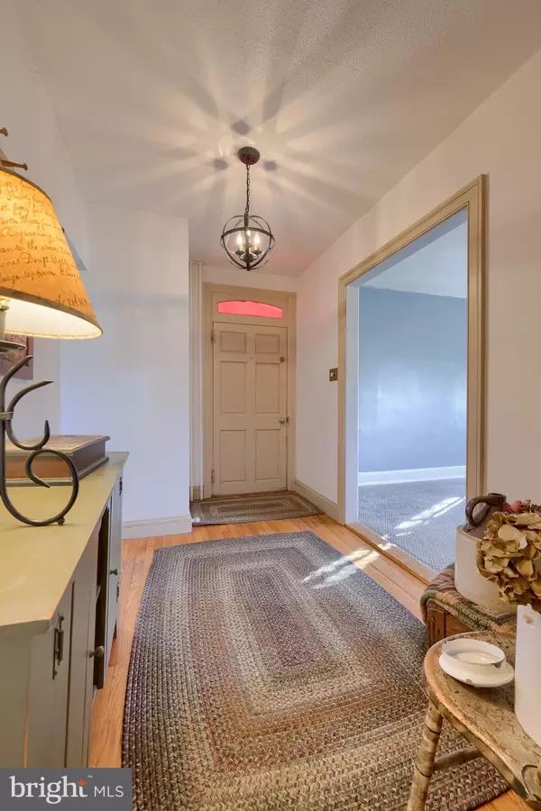 Lancaster, PA 17602,739 VILLAGE RD