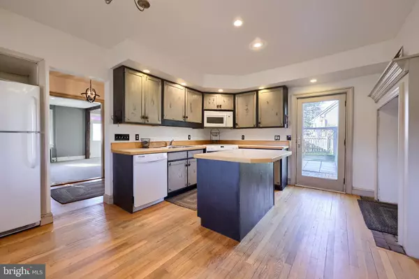 Lancaster, PA 17602,739 VILLAGE RD