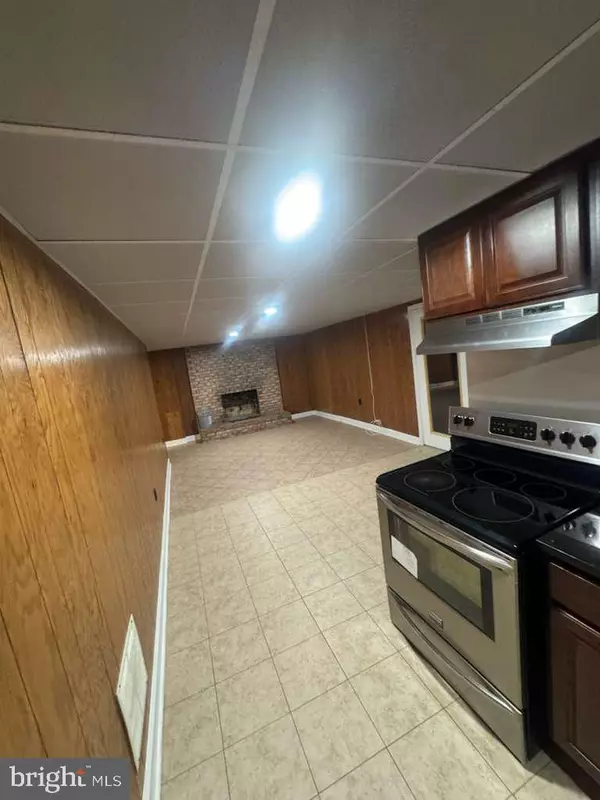 Clinton, MD 20735,6112 ARMOR DR