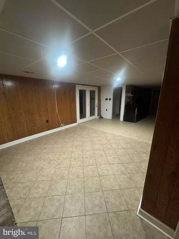 Clinton, MD 20735,6112 ARMOR DR