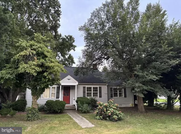 808 DAINGERFIELD ST, Tappahannock, VA 22560