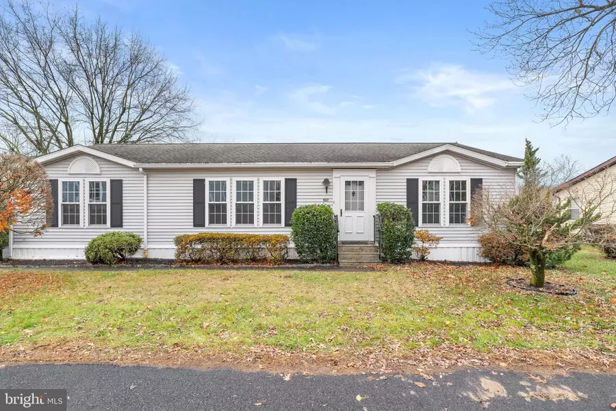 907 LAKEVIEW DR, Green Lane, PA 18054