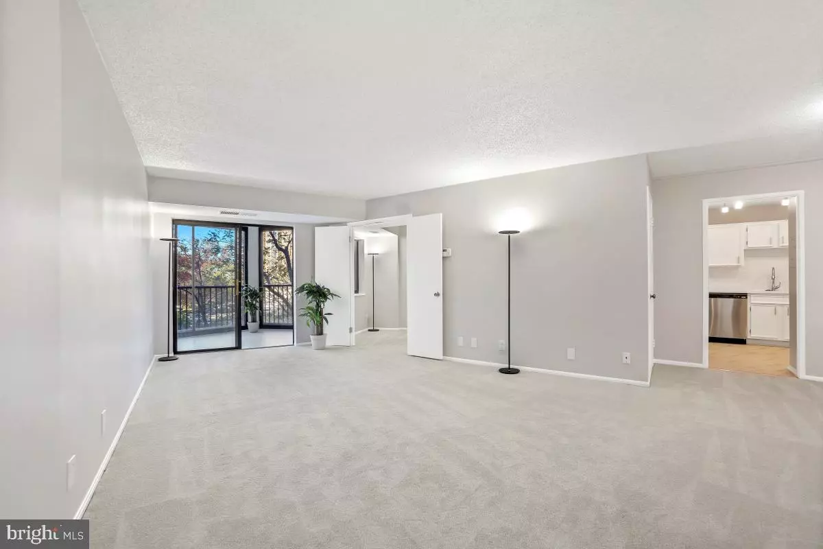 Alexandria, VA 22303,5902 MOUNT EAGLE DR #303