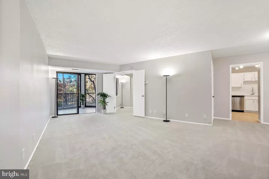 5902 MOUNT EAGLE DR #303, Alexandria, VA 22303