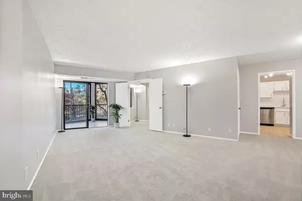 5902 MOUNT EAGLE DR #303, Alexandria, VA 22303