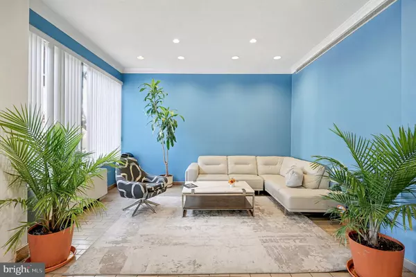 Alexandria, VA 22304,5340 HOLMES RUN PKWY #1118