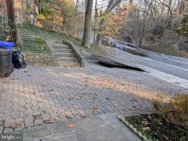 Bethesda, MD 20817,6705 GOLDSBORO RD