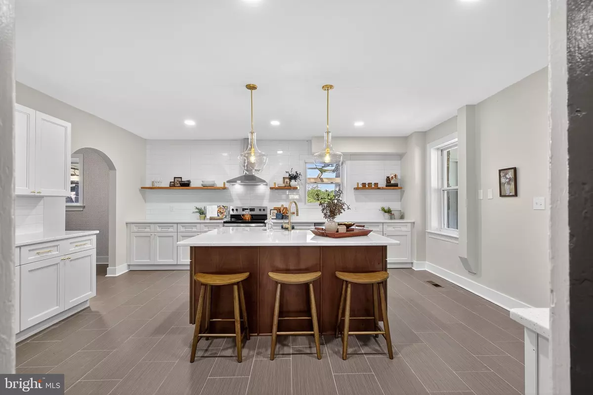 York, PA 17404,225 E CANAL RD