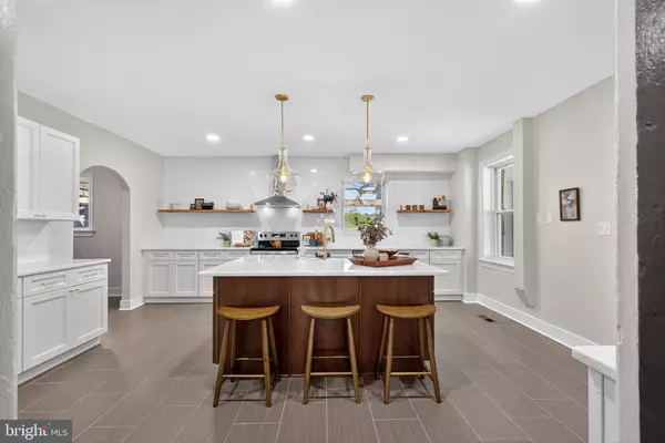 225 E CANAL RD, York, PA 17404